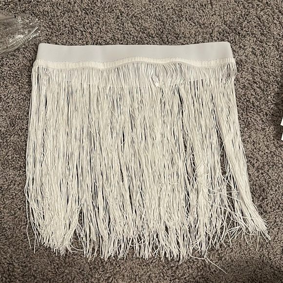 White Fringe - Picture 1 of 2